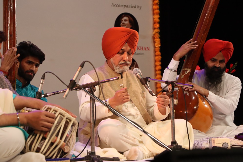 <strong>Celebrated vocalist Dr Malkit Singh Jandiala enthralls audience at Tagore Theatre</strong>