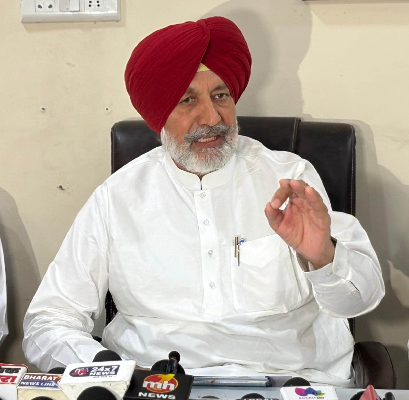 ਭਗਵੰਤ ਮਾਨ ਟਕਰਾਅ ਦੀ ਥਾਂ ਅਕਾਲ ਤਖ਼ਤ ਸਾਹਿਬ ਅੱਗੇ ਨਿਮਾਣੇ ਸਿੱਖ ਵਾਂਗ ਪੇਸ਼ ਹੋ ਕੇ ਭੁੱਲ ਬਖਸ਼ਾਉਣ: ਬਲਬੀਰ ਸਿੱਧੂ