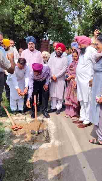 Mohali Sewerage Project: ਫੇਜ਼ 3ਬੀ1 ਵਿੱਚ 34.98 ਲੱਖ ਨਾਲ ਪਾਈਪ ਪਾਉਣ ਦਾ ਕੰਮ ਸ਼ੁਰੂ